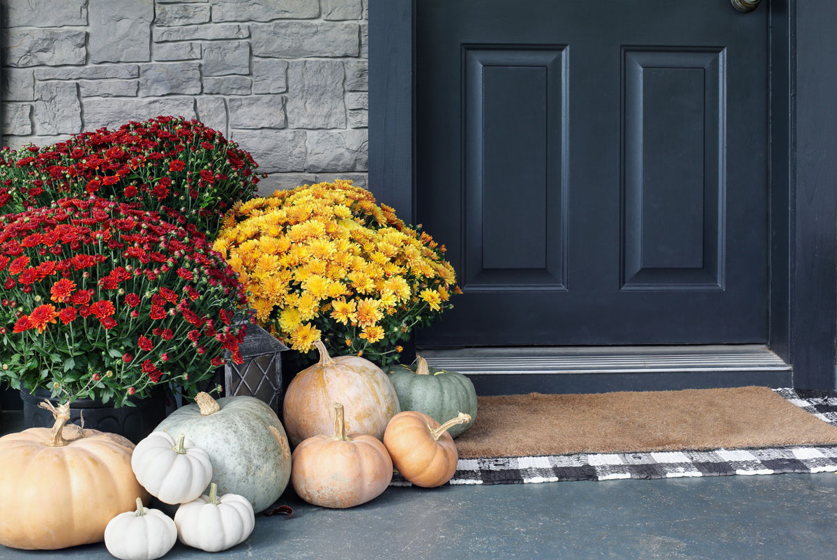 Ideas for Creating a Fall-Themed Front Entrance